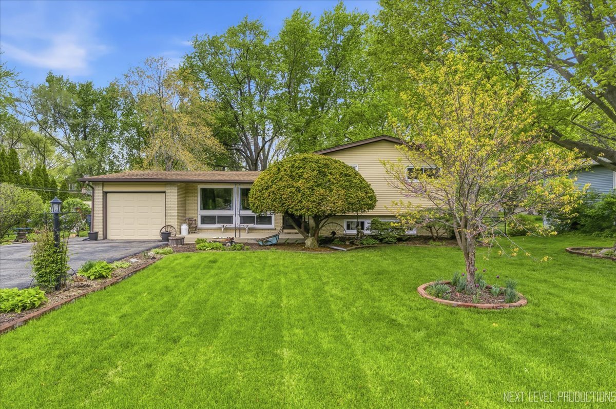 29W454 Ray Avenue, West Chicago, IL 60185