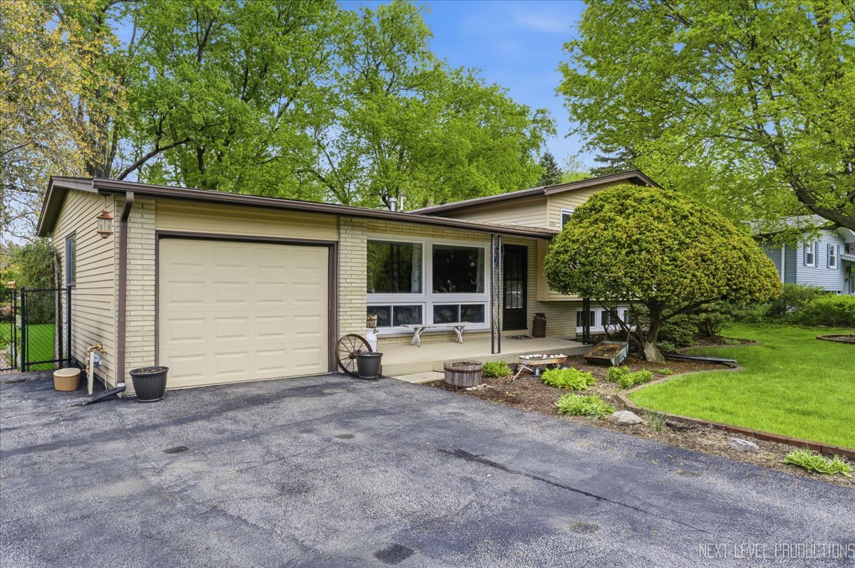 29W454 Ray Avenue, West Chicago, IL 60185