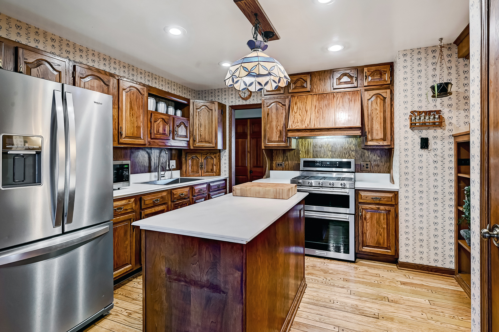 571 Dara James Road, Des Plaines, IL 60016