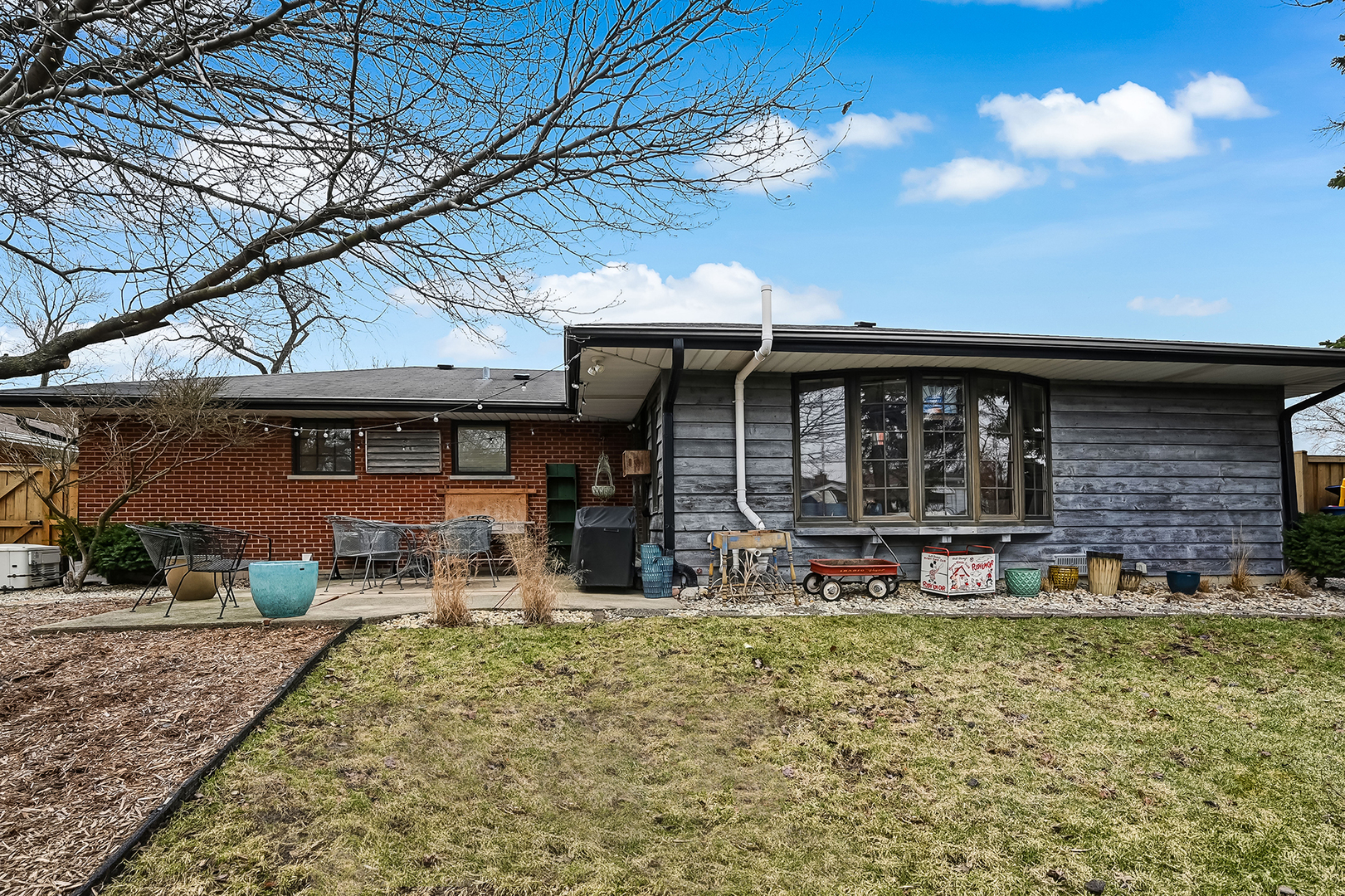 571 Dara James Road, Des Plaines, IL 60016