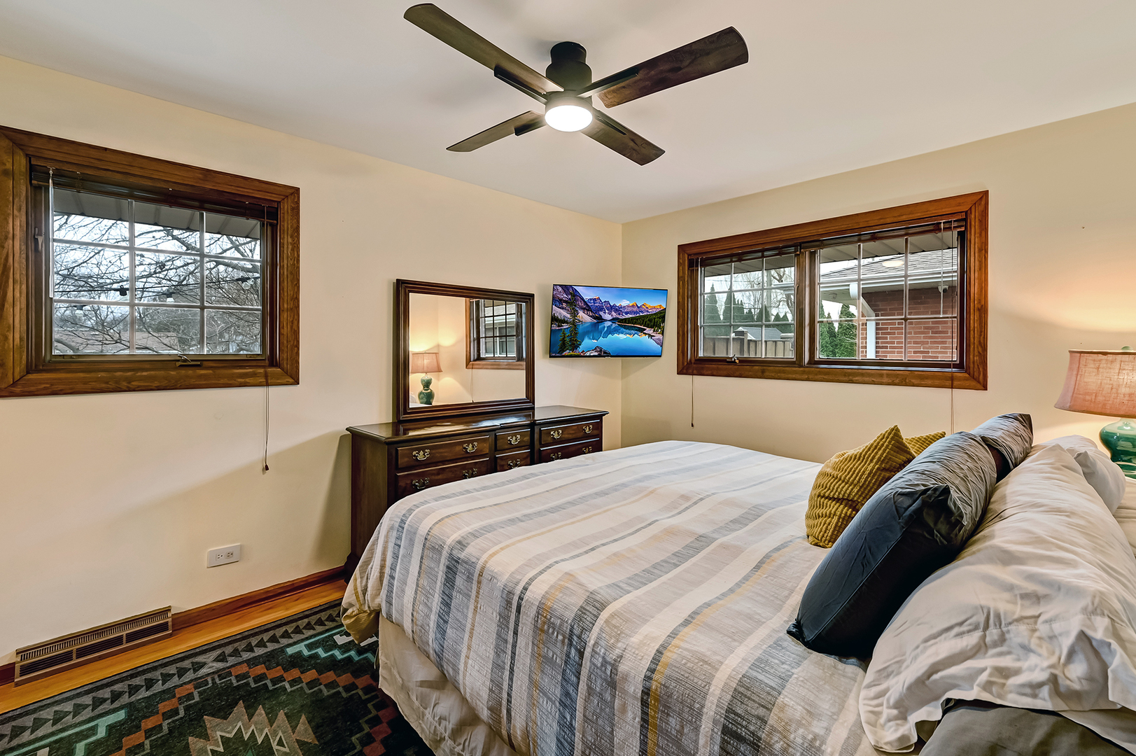 571 Dara James Road, Des Plaines, IL 60016