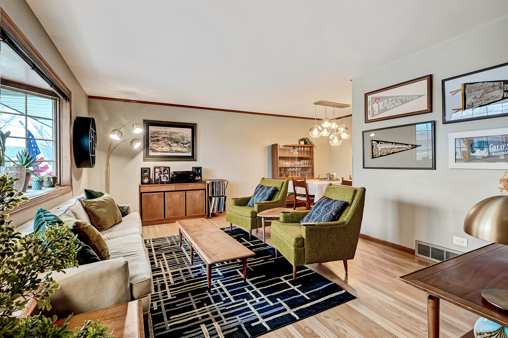 571 Dara James Road, Des Plaines, IL 60016