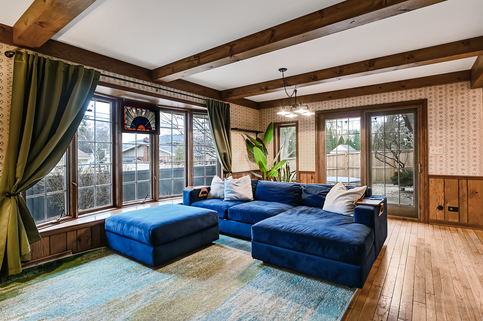 571 Dara James Road, Des Plaines, IL 60016