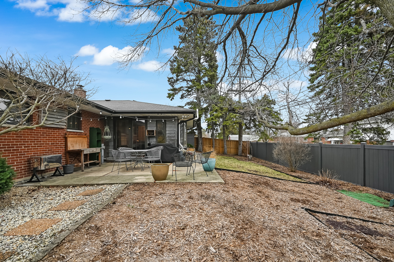 571 Dara James Road, Des Plaines, IL 60016