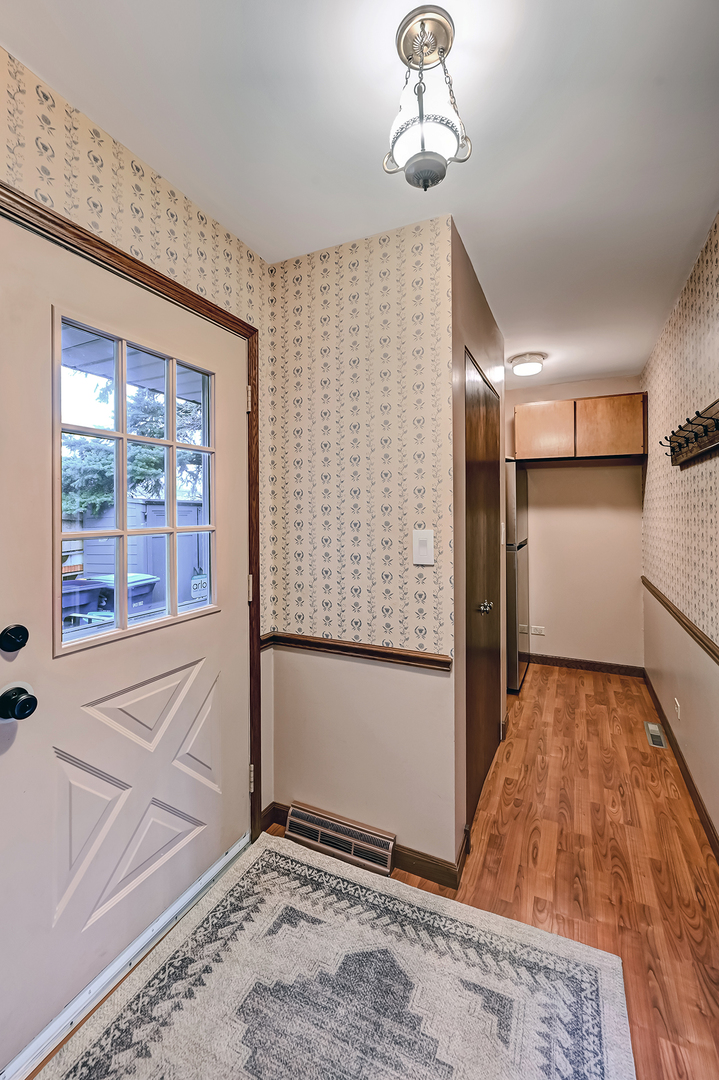 571 Dara James Road, Des Plaines, IL 60016