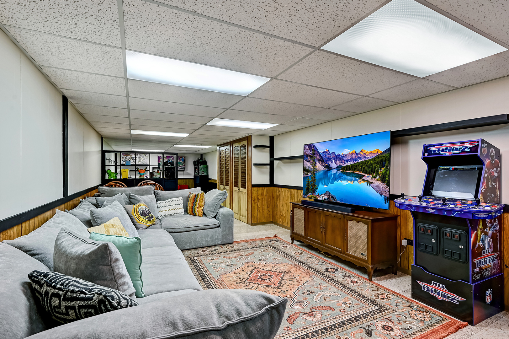 571 Dara James Road, Des Plaines, IL 60016