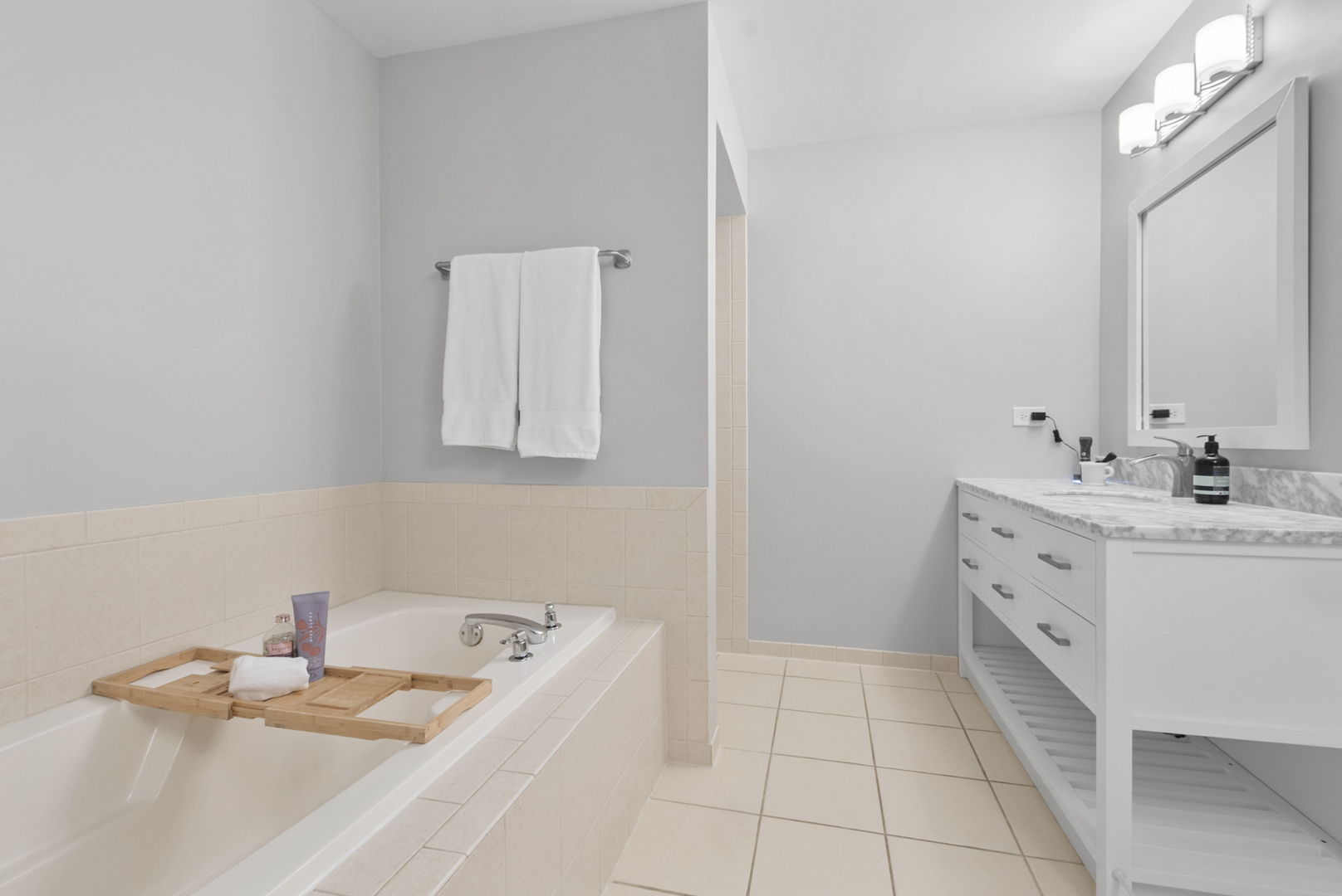 9018 Glenshire Street, Tinley Park, IL 60487