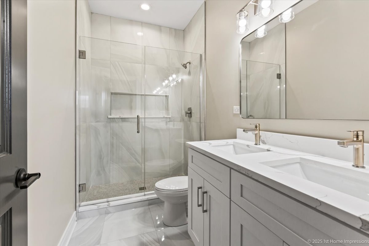 4932 S Champlain Avenue, Chicago, IL 60615