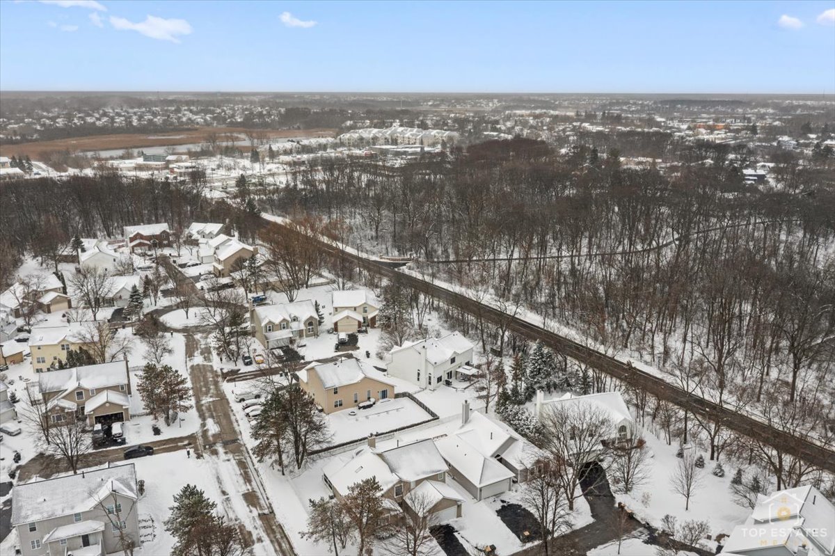 157 N Crooked Lake Lane, Lindenhurst, IL 60046