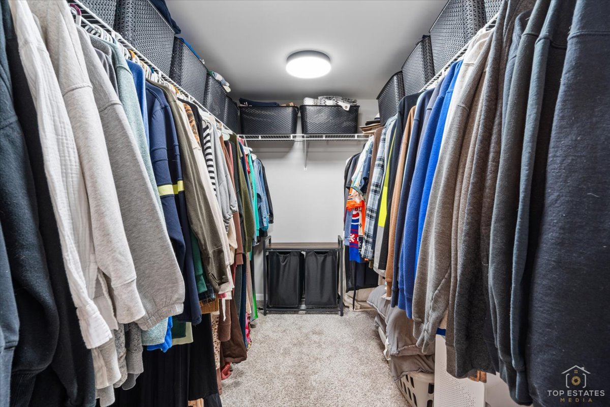 157 N Crooked Lake Lane, Lindenhurst, IL 60046