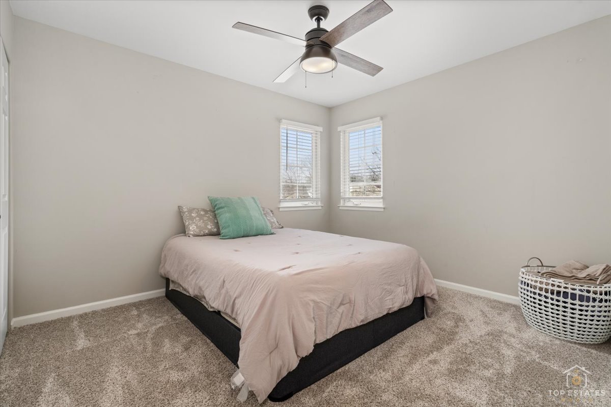 157 N Crooked Lake Lane, Lindenhurst, IL 60046