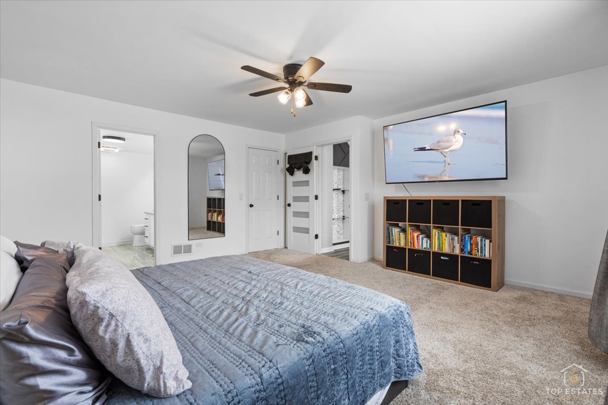 157 N Crooked Lake Lane, Lindenhurst, IL 60046