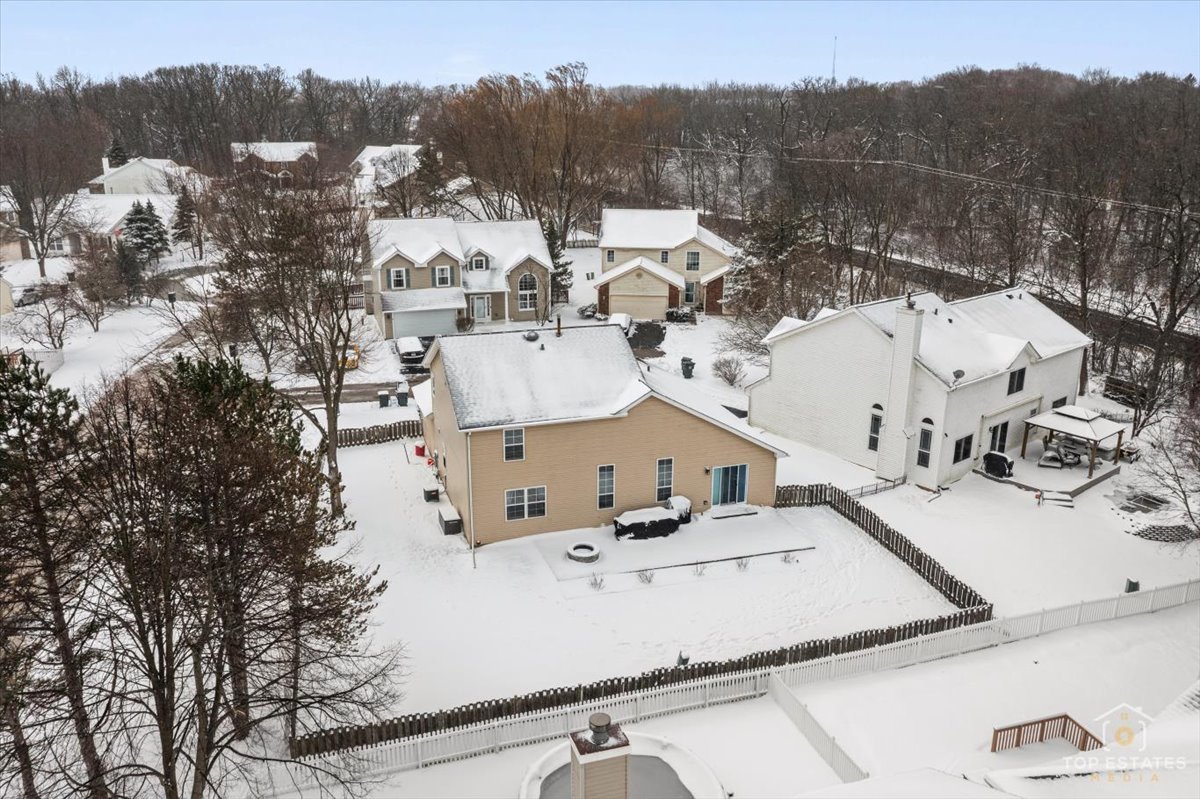 157 N Crooked Lake Lane, Lindenhurst, IL 60046