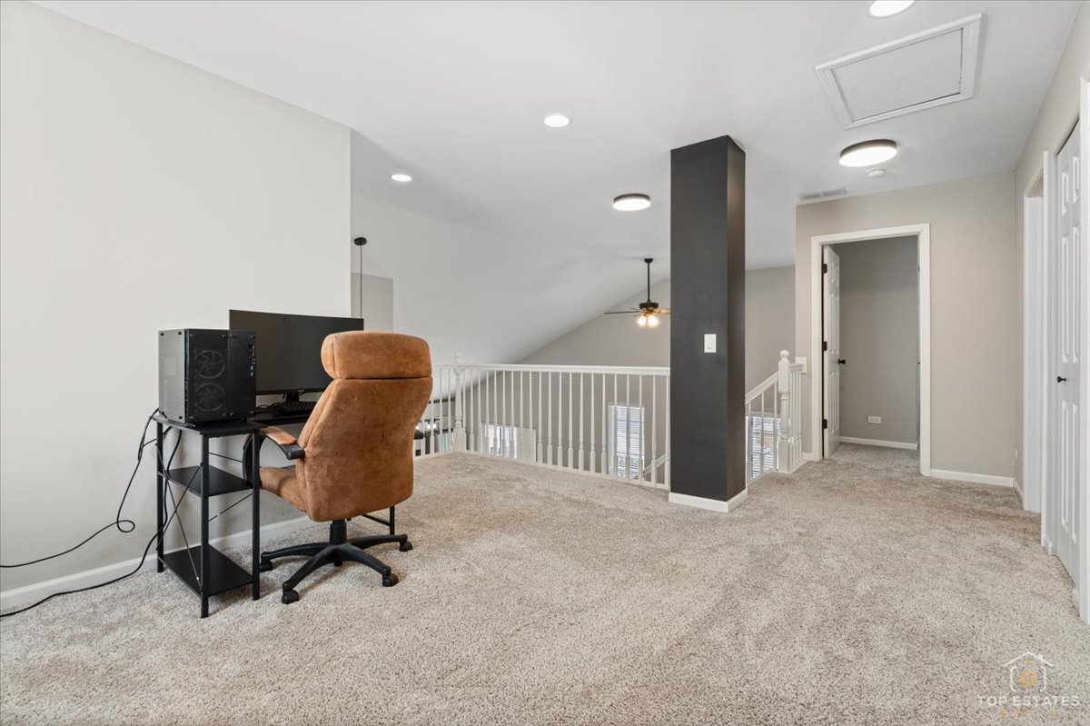 157 N Crooked Lake Lane, Lindenhurst, IL 60046