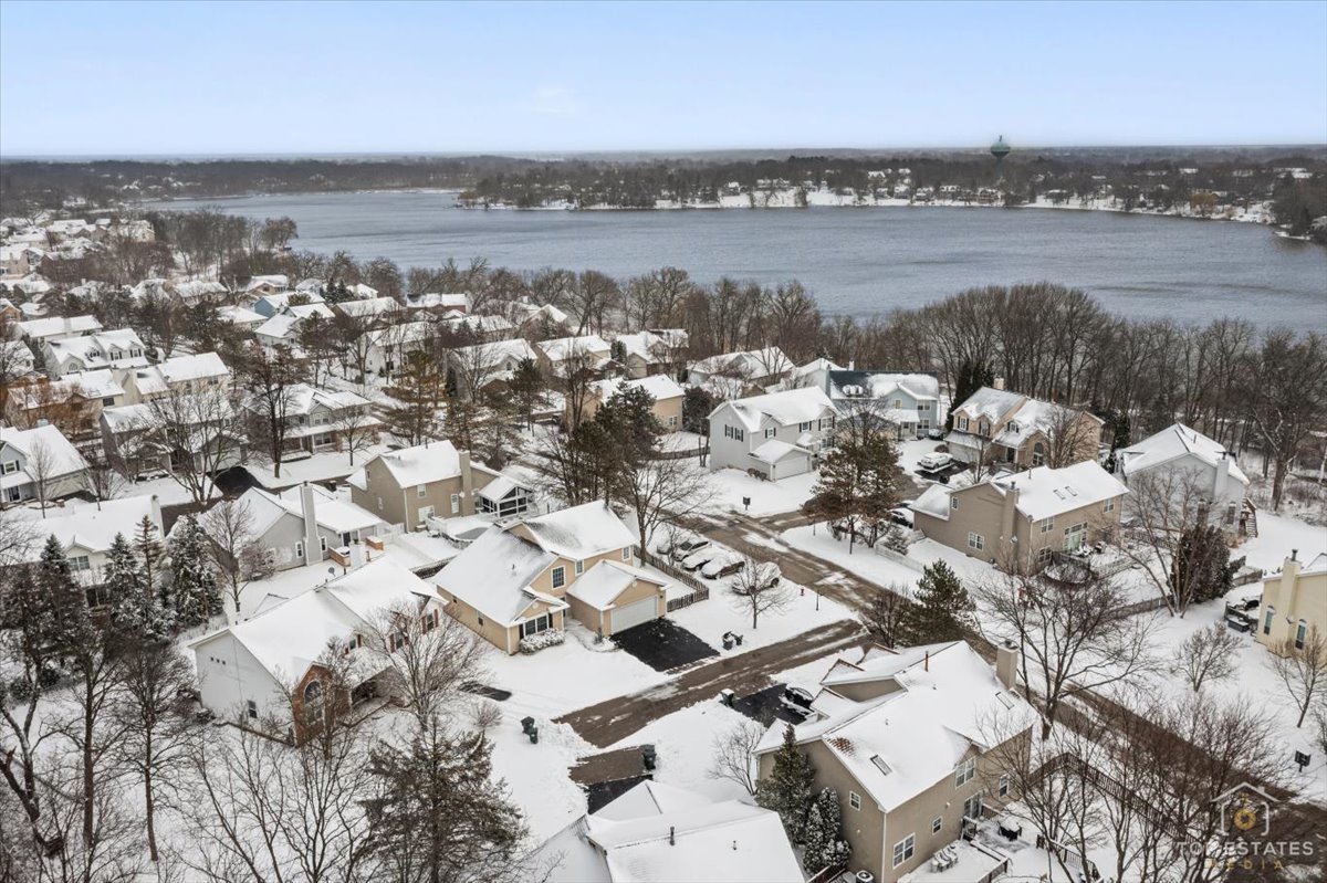 157 N Crooked Lake Lane, Lindenhurst, IL 60046