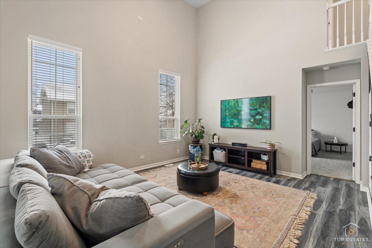 157 N Crooked Lake Lane, Lindenhurst, IL 60046