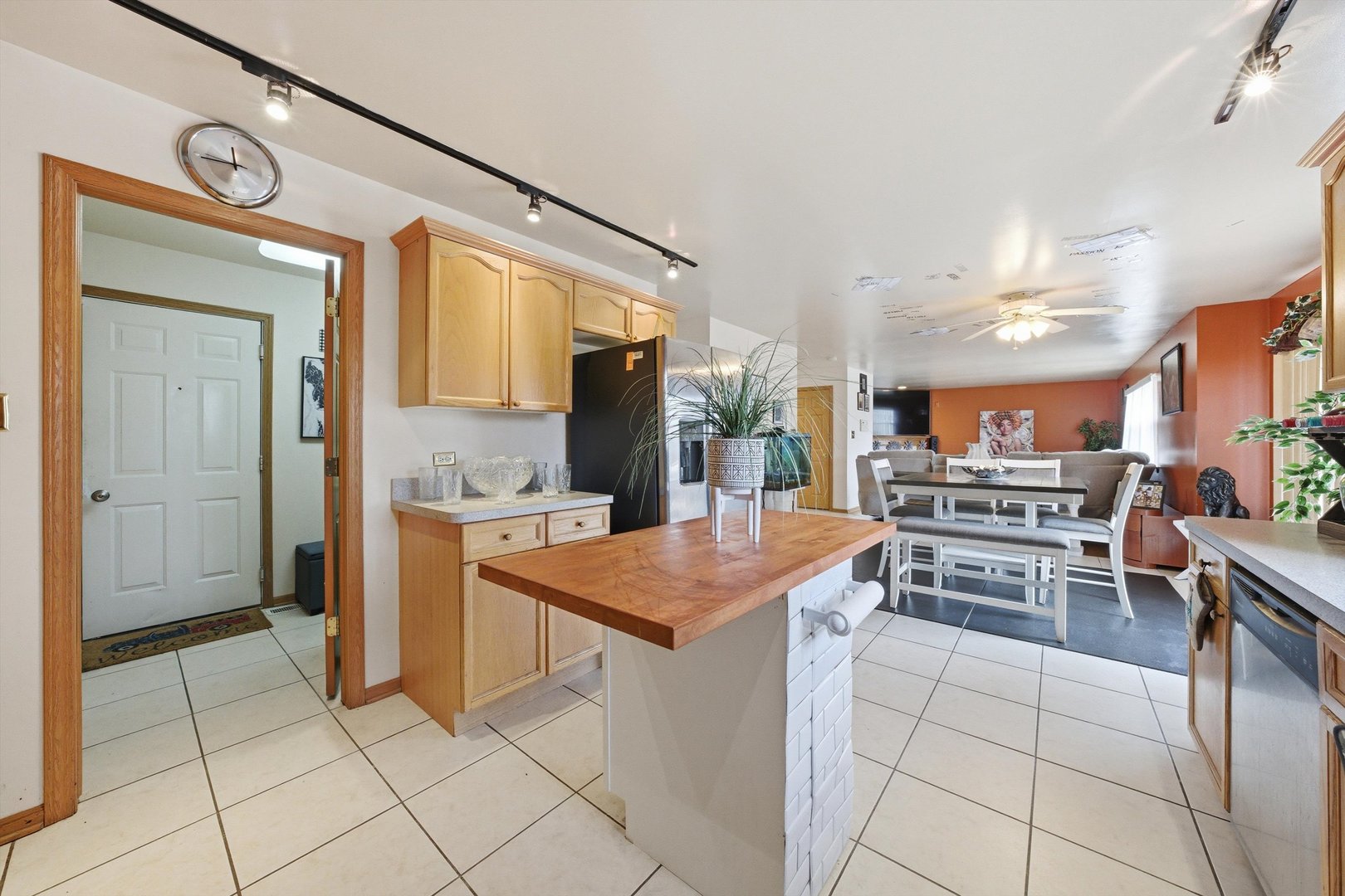 15223 Naughton Drive, South Holland, IL 60473