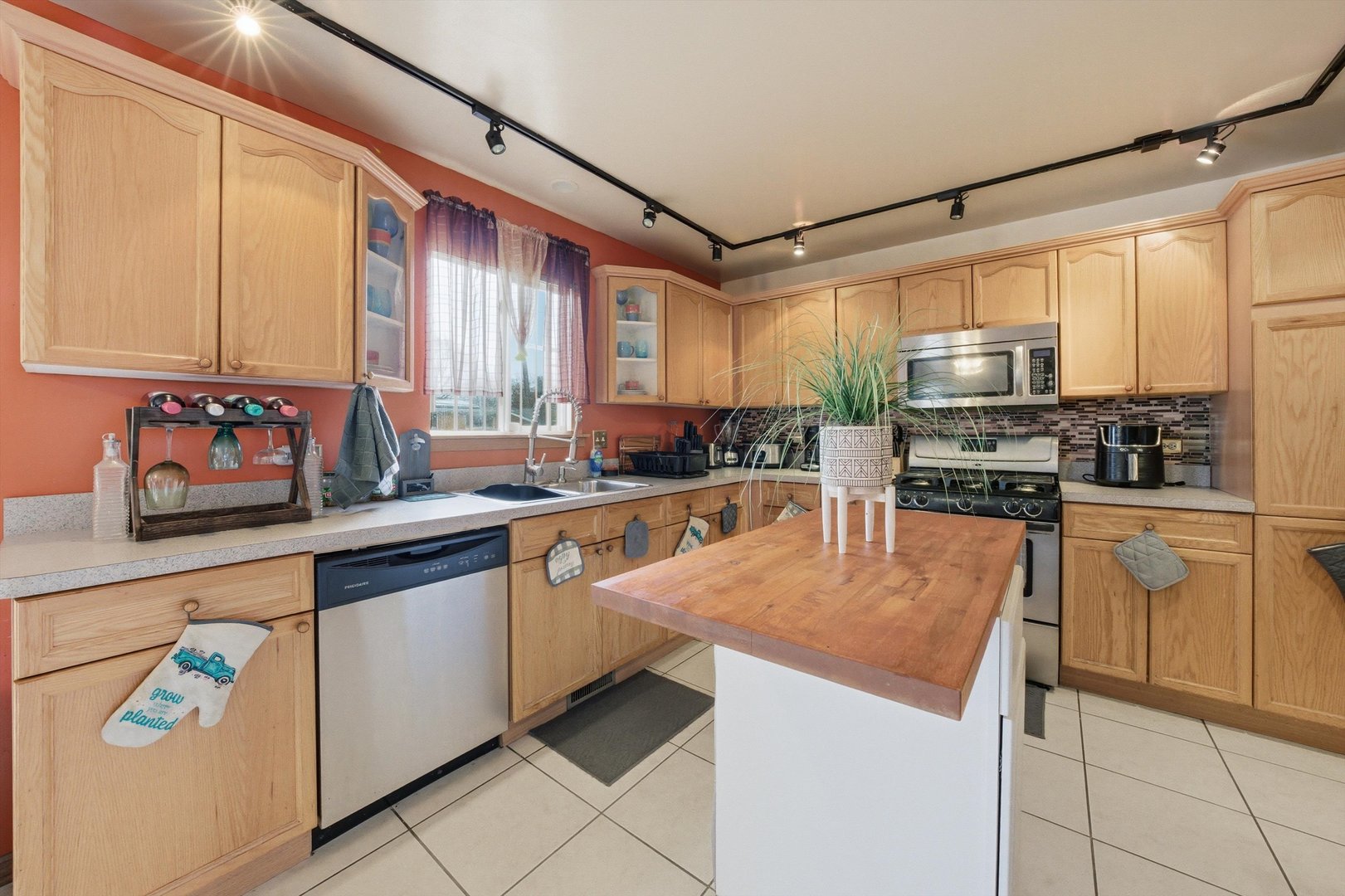 15223 Naughton Drive, South Holland, IL 60473