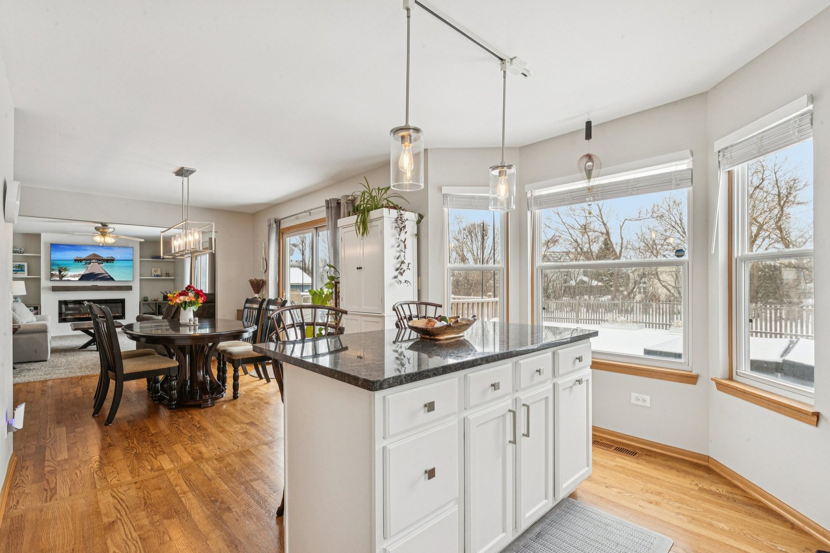 18224 W Old Pine Court, Gurnee, IL 60031