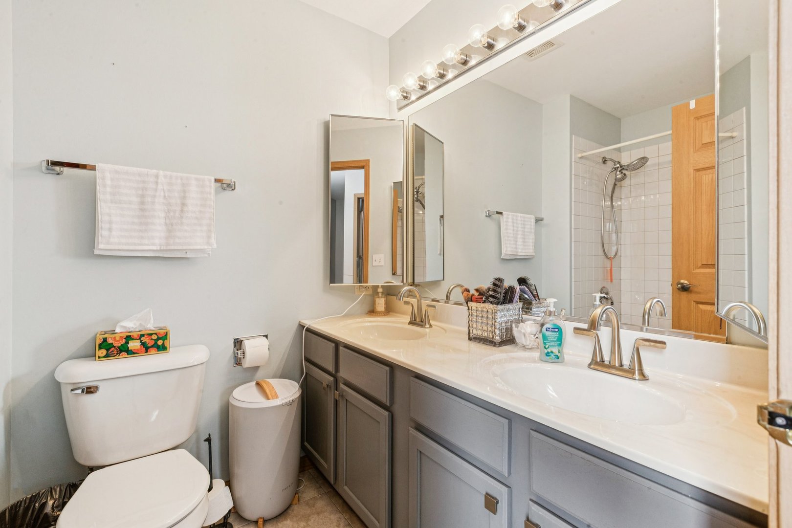 18224 W Old Pine Court, Gurnee, IL 60031