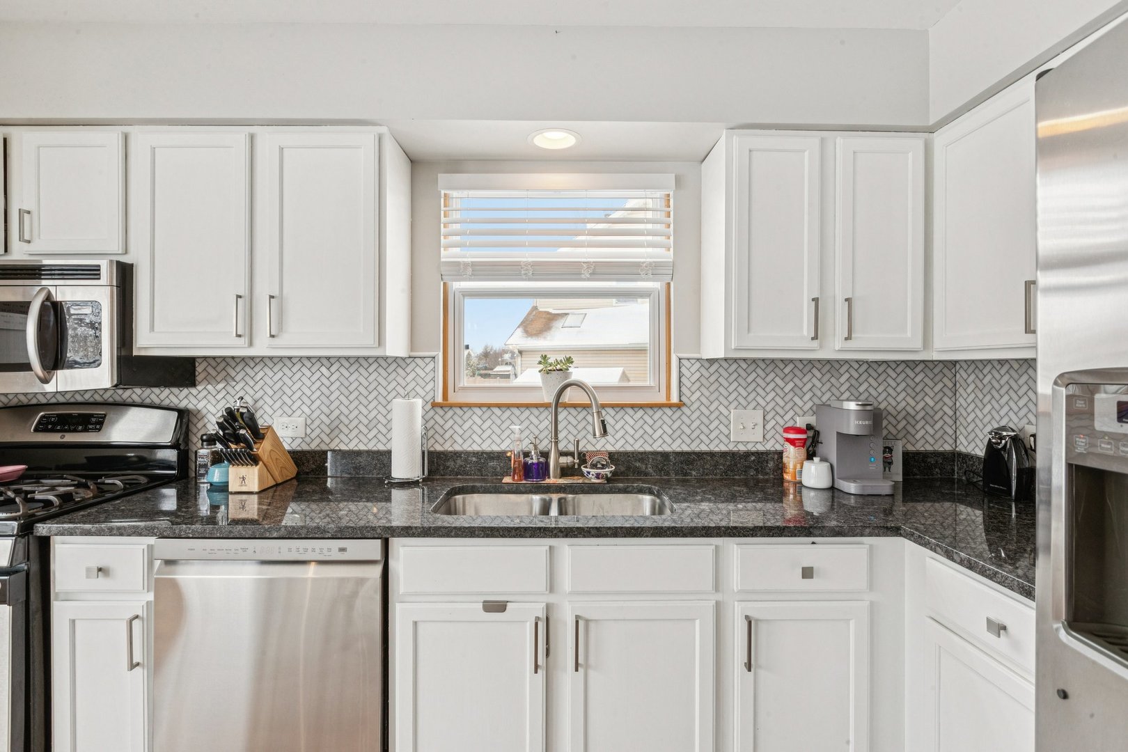 18224 W Old Pine Court, Gurnee, IL 60031