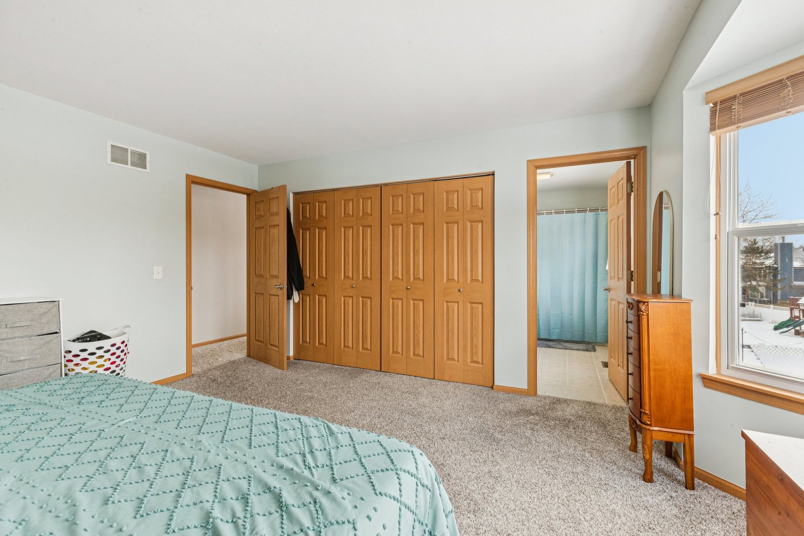 18224 W Old Pine Court, Gurnee, IL 60031