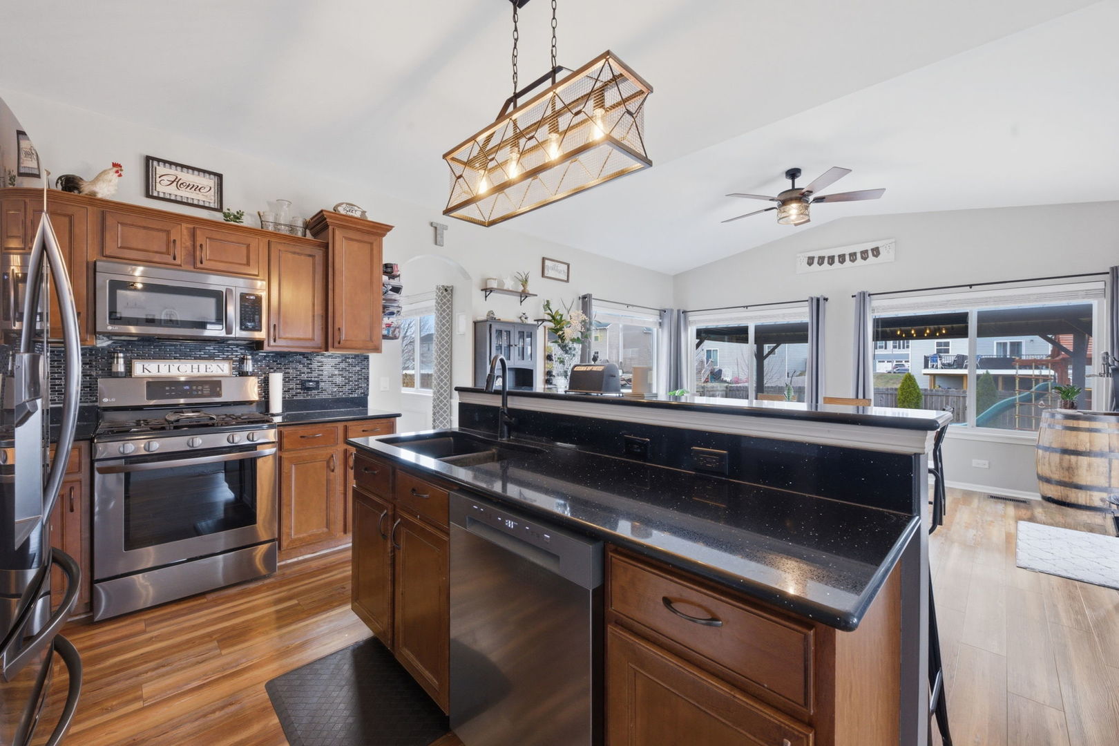 3243 Pinewood Drive, Yorkville, IL 60560