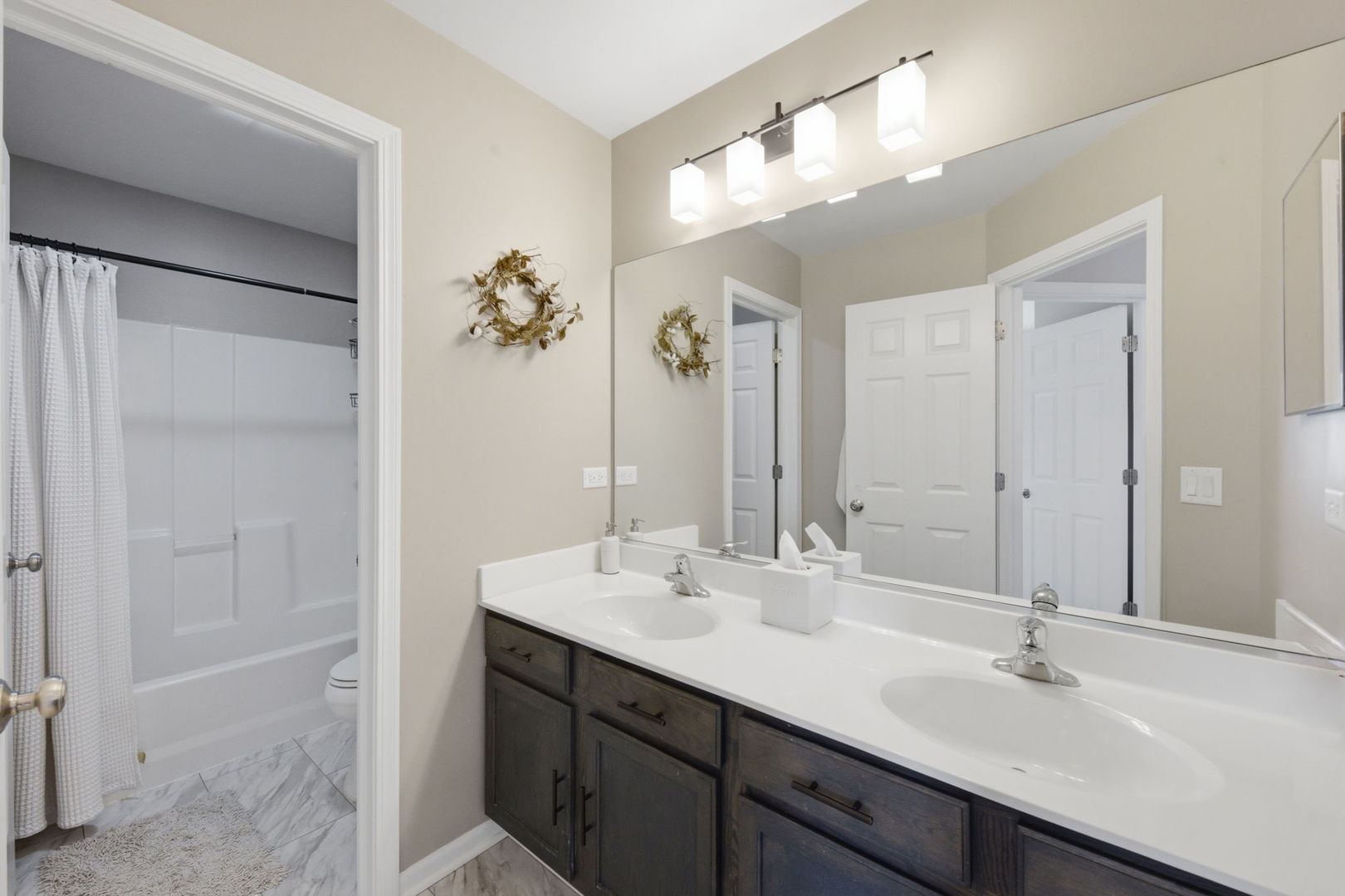 3243 Pinewood Drive, Yorkville, IL 60560