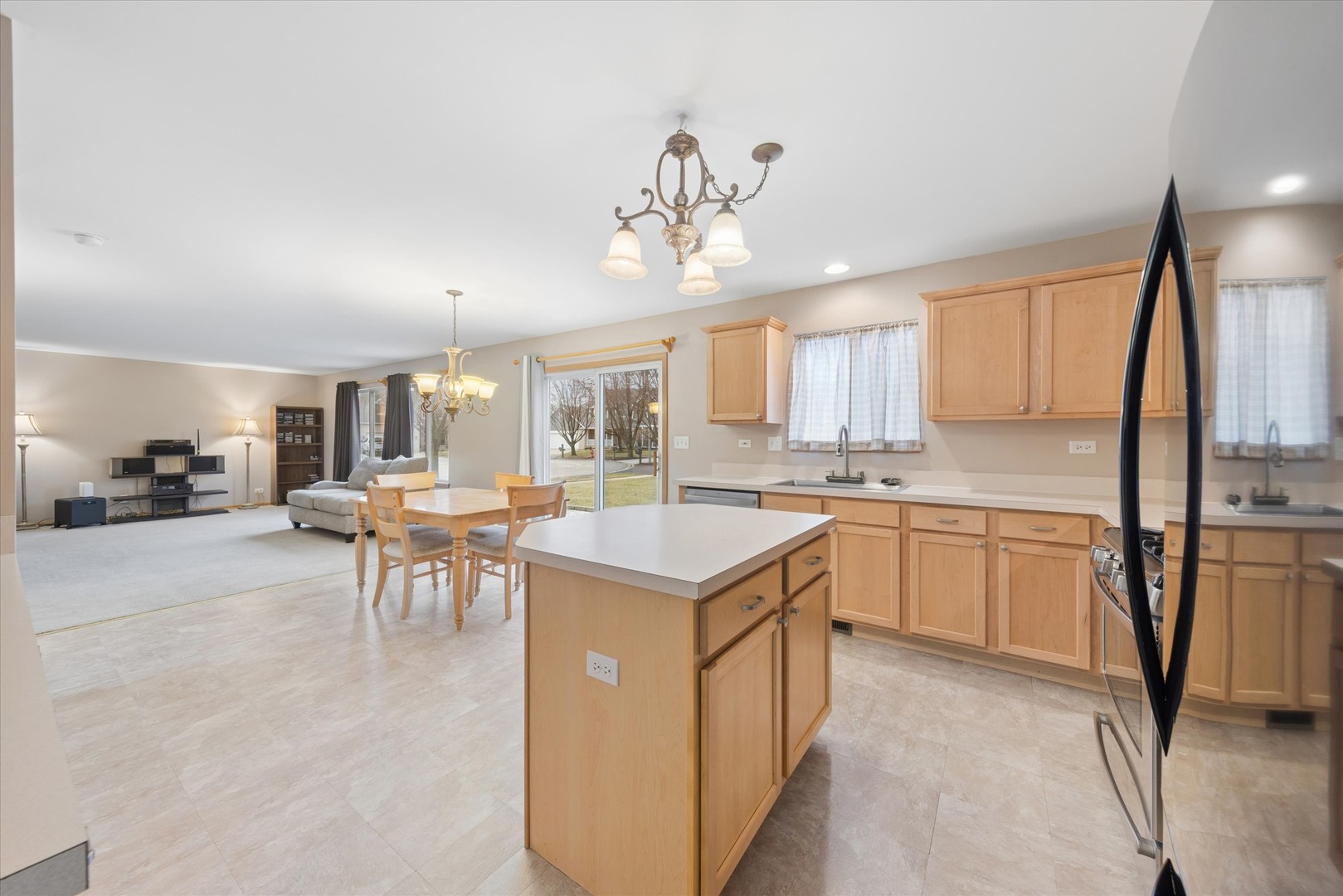 521 Waterford Drive, Oswego, IL 60543