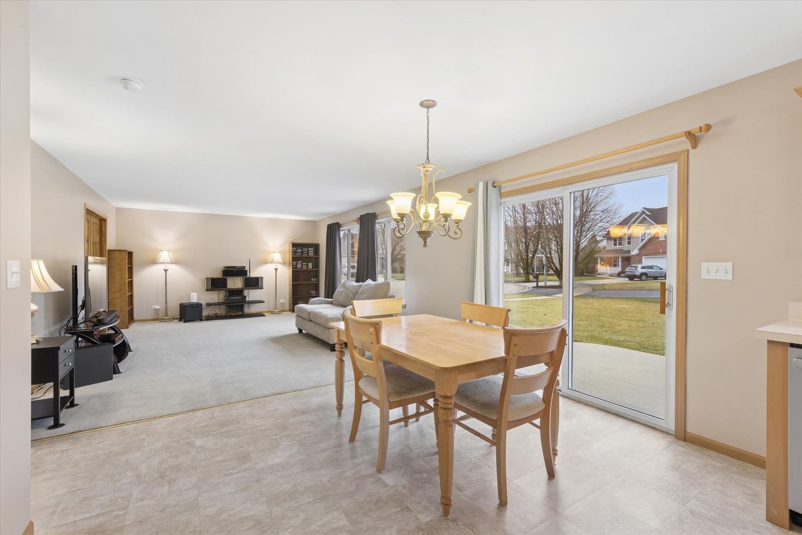 521 Waterford Drive, Oswego, IL 60543