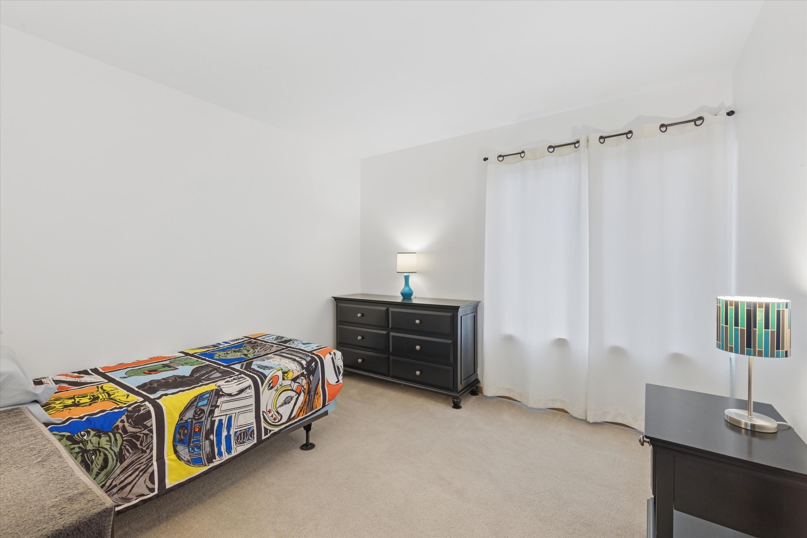 521 Waterford Drive, Oswego, IL 60543