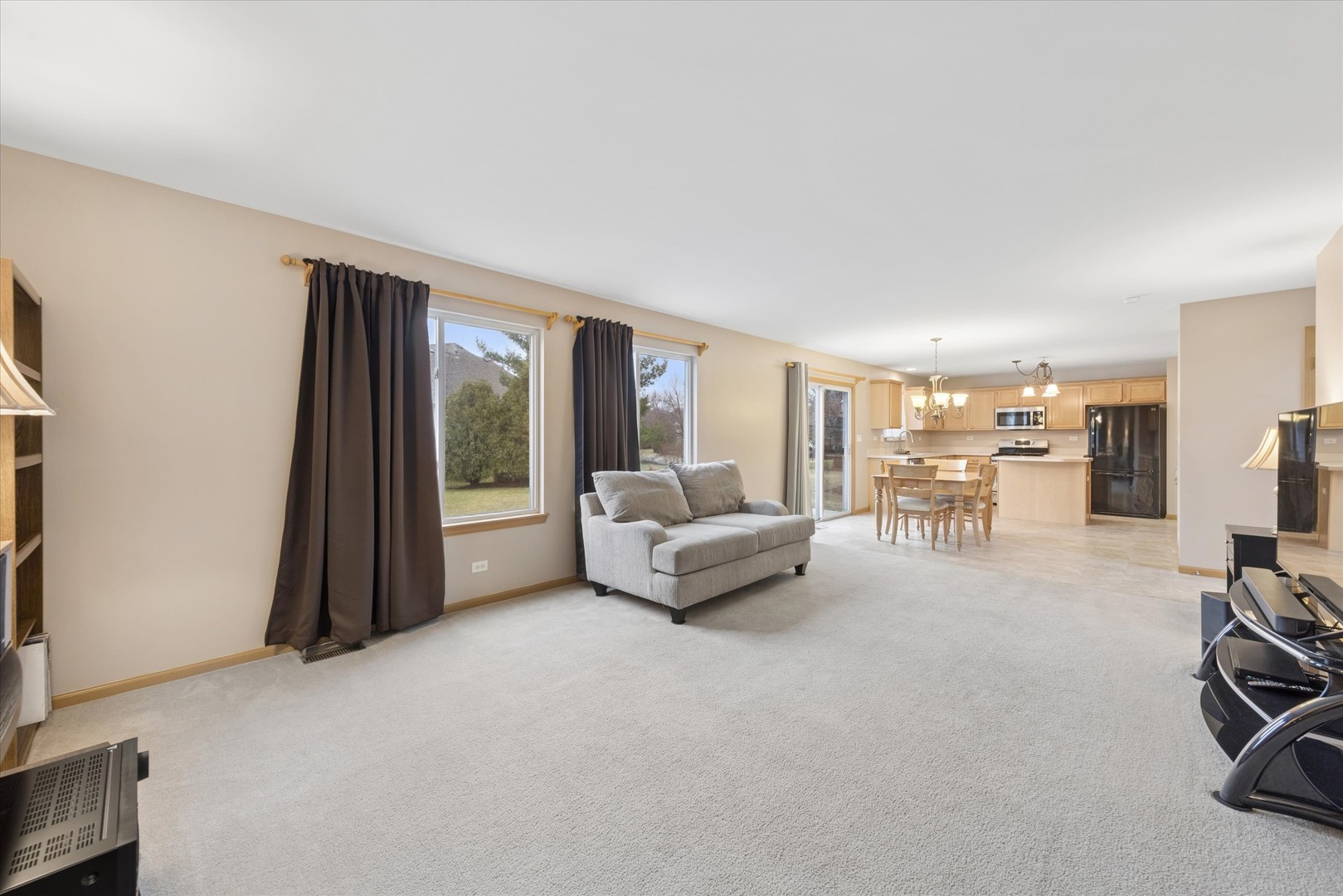 521 Waterford Drive, Oswego, IL 60543