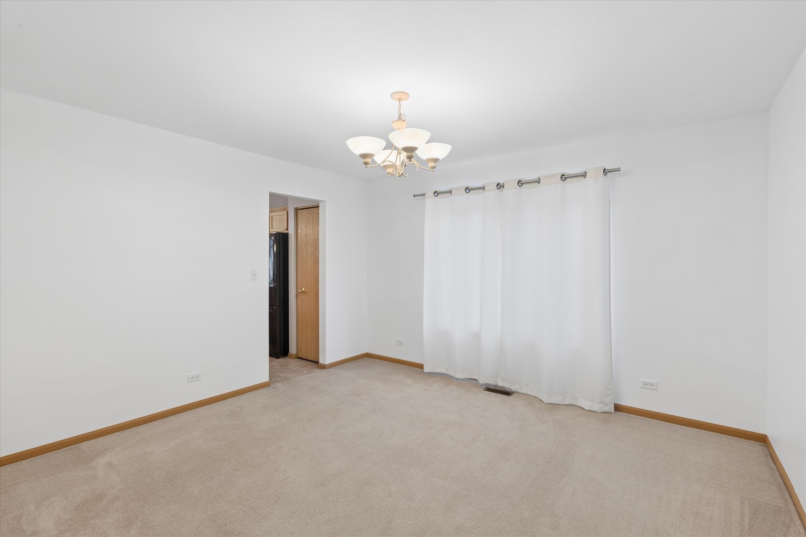 521 Waterford Drive, Oswego, IL 60543