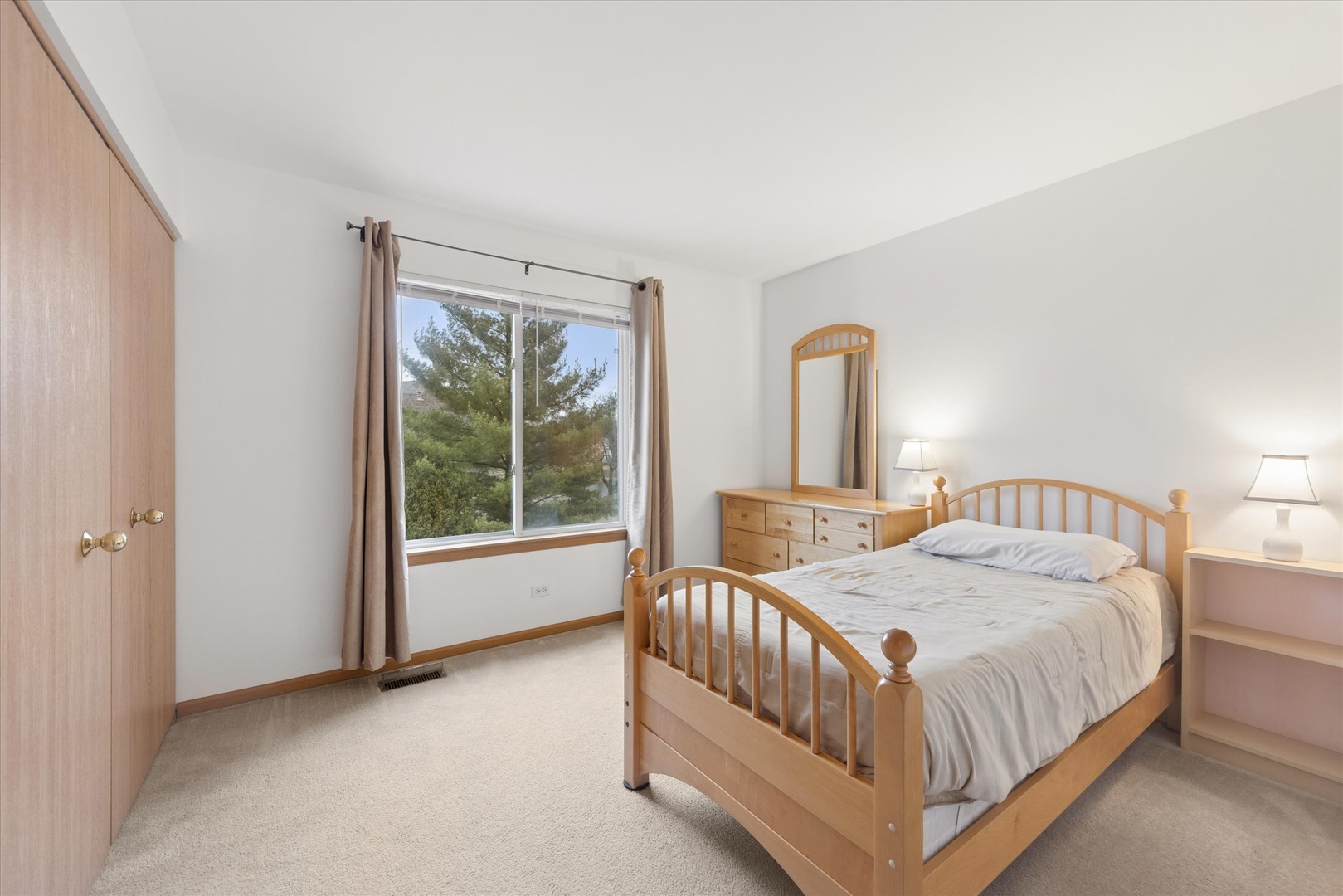 521 Waterford Drive, Oswego, IL 60543