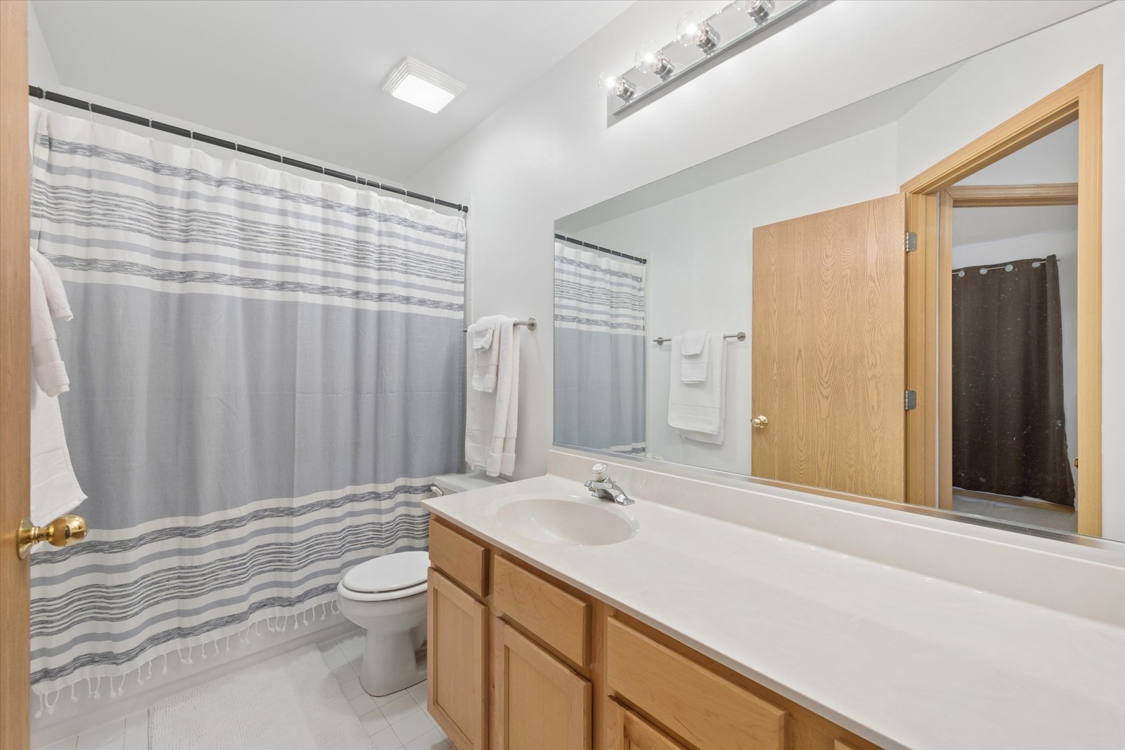 521 Waterford Drive, Oswego, IL 60543