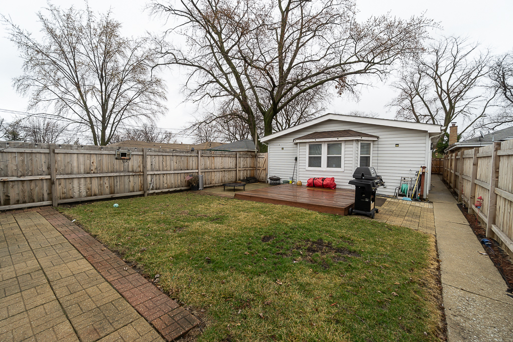 4600 Warsaw Avenue, Lyons, IL 60534