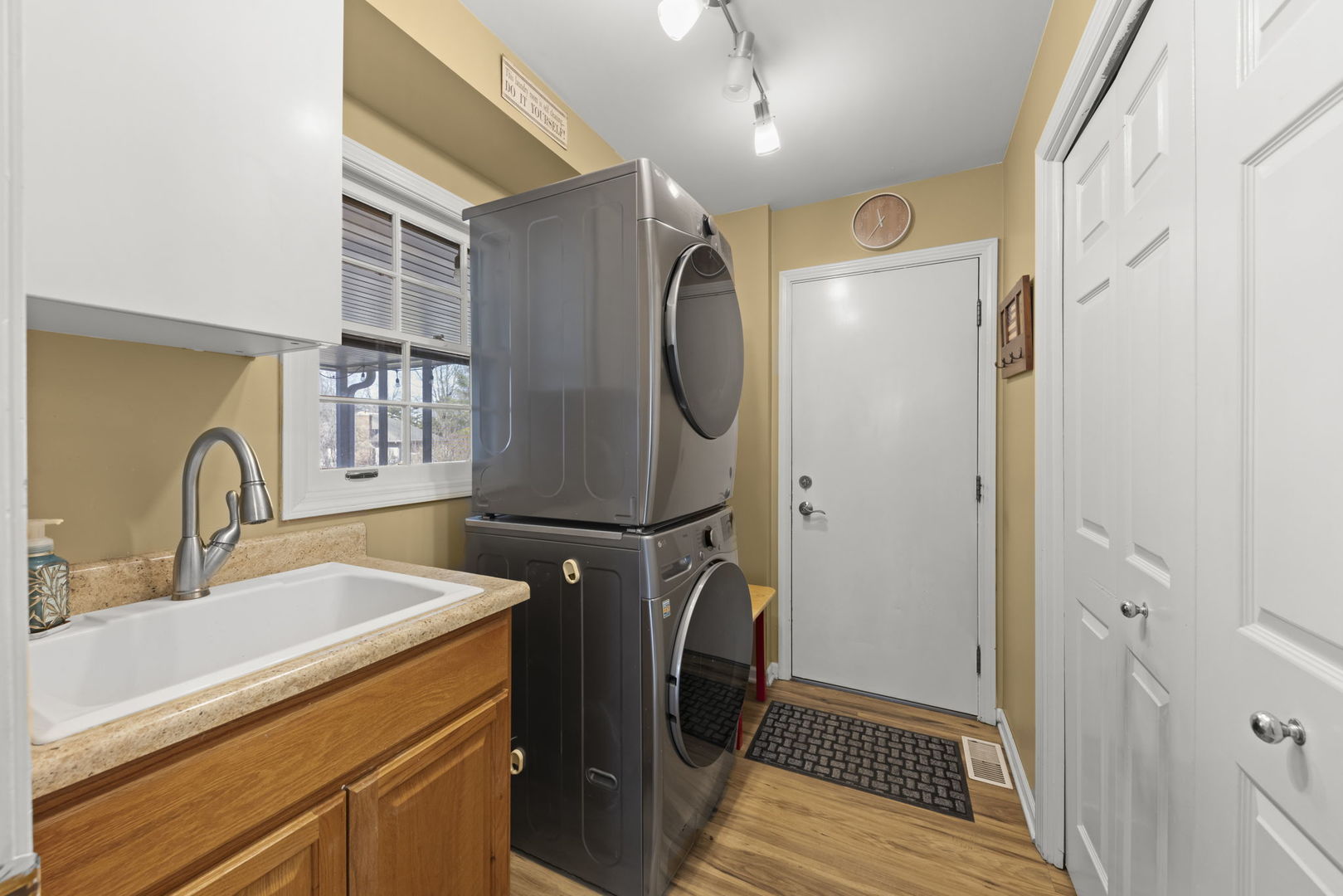 1256 Whitingham Circle, Naperville, IL 60540