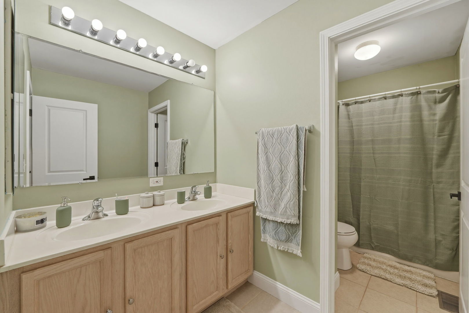 1582 Arlington Street, Bolingbrook, IL 60490