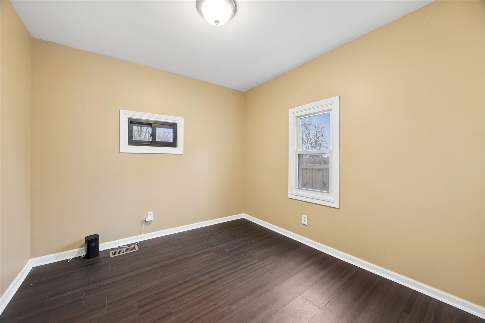 557 Howard Avenue, Aurora, IL 60506