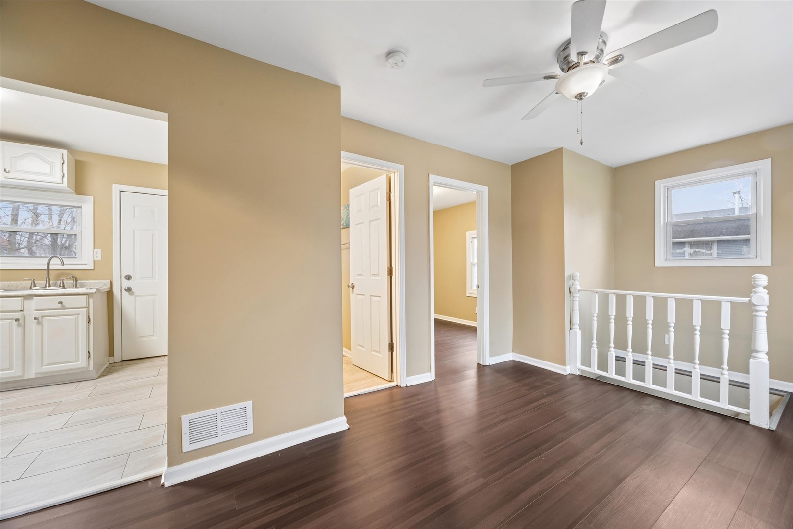 557 Howard Avenue, Aurora, IL 60506