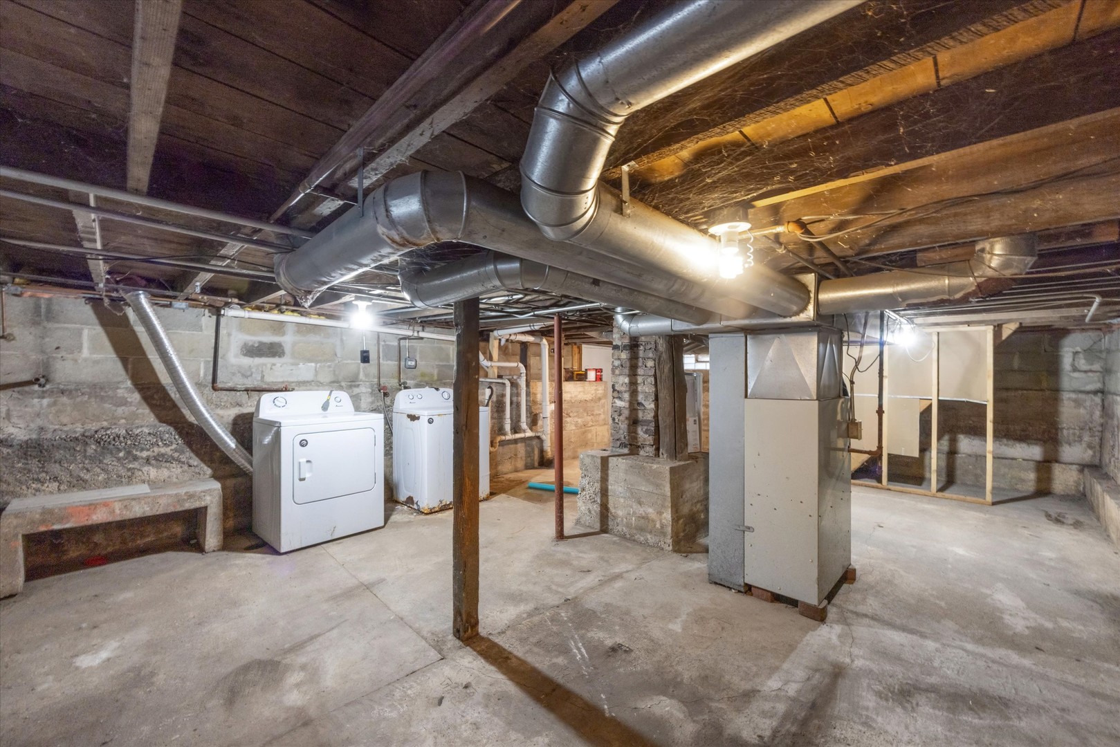 557 Howard Avenue, Aurora, IL 60506