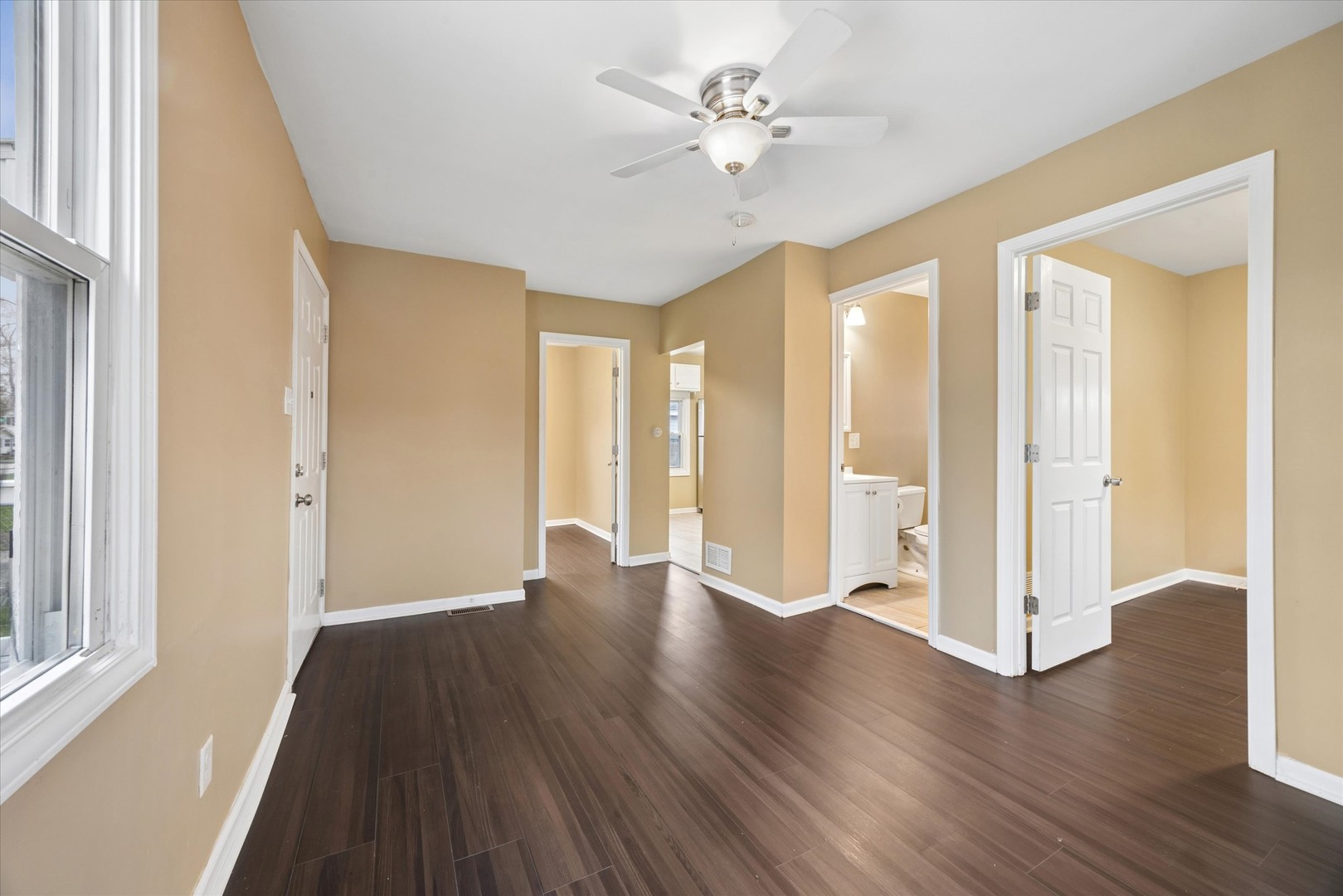 557 Howard Avenue, Aurora, IL 60506