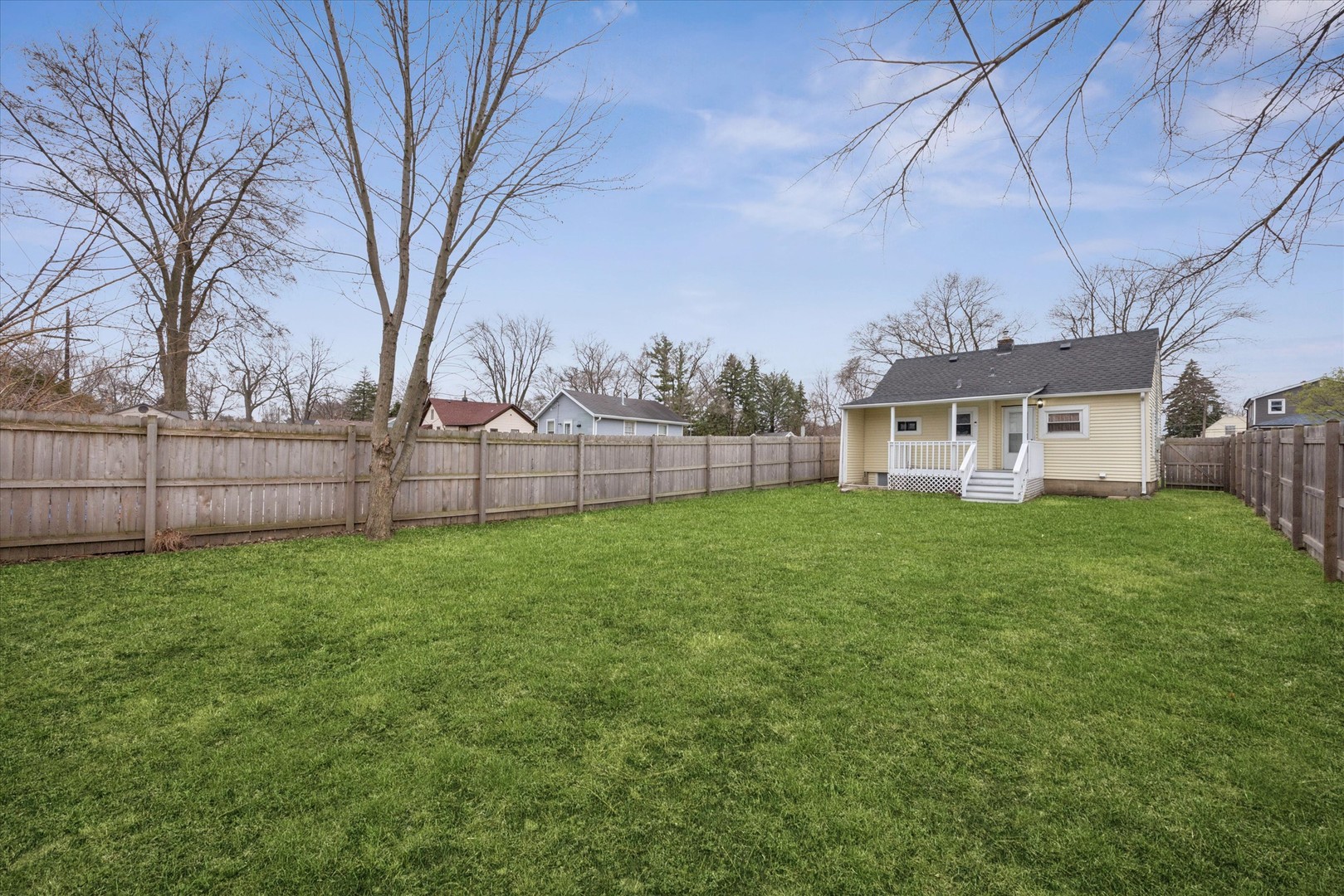 557 Howard Avenue, Aurora, IL 60506