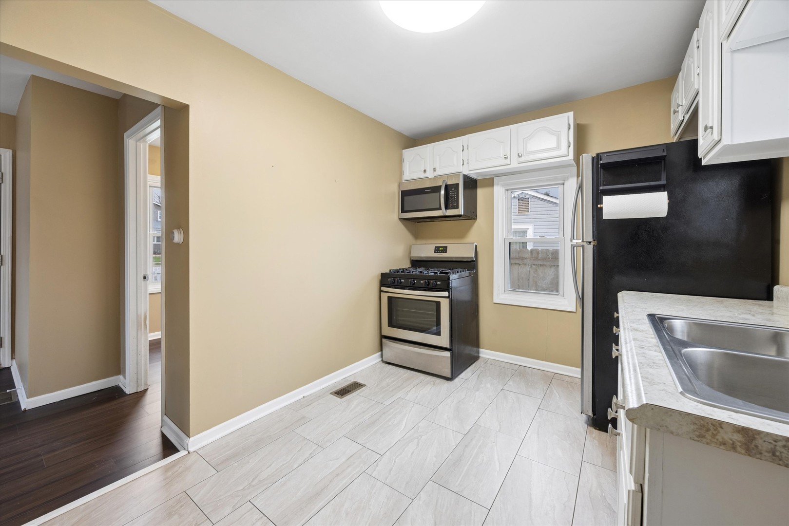 557 Howard Avenue, Aurora, IL 60506