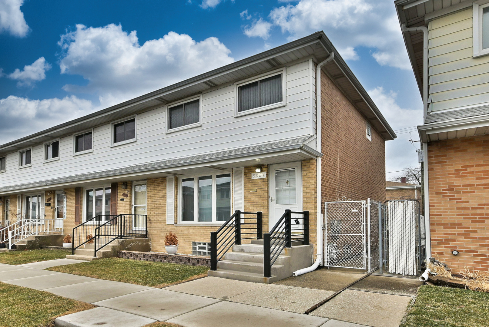 9824 Garden Court, Schiller Park, IL 60176