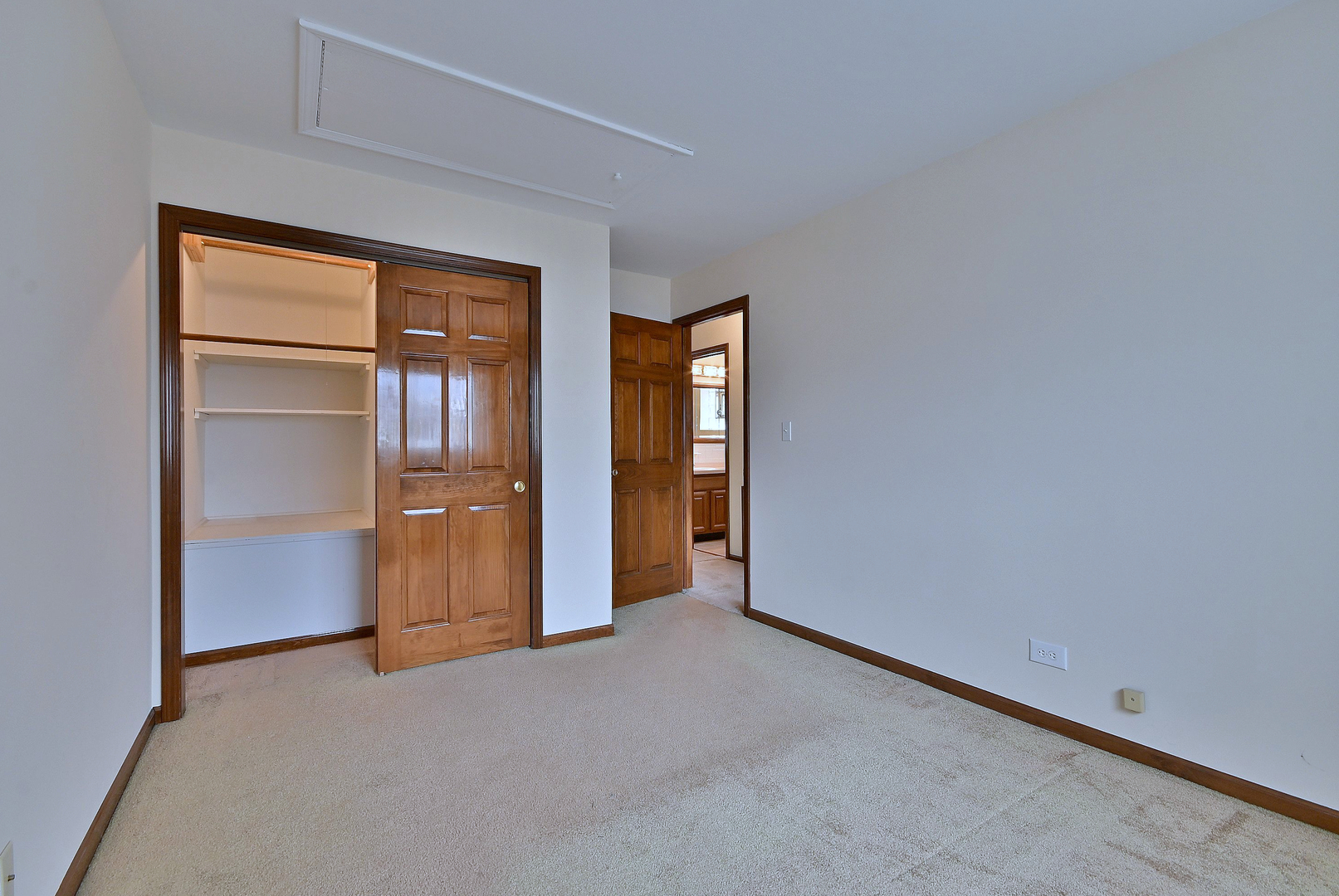 9824 Garden Court, Schiller Park, IL 60176