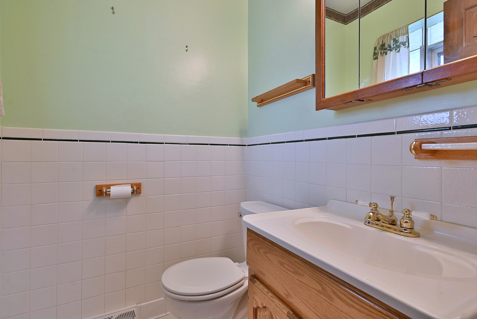 9824 Garden Court, Schiller Park, IL 60176