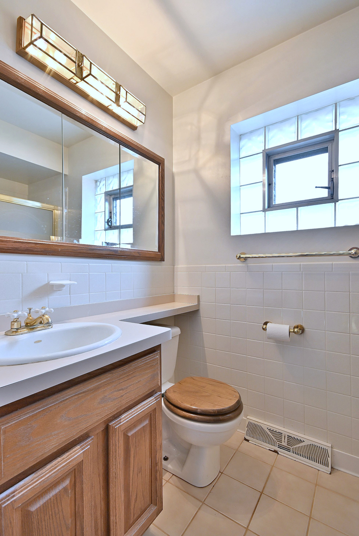 9824 Garden Court, Schiller Park, IL 60176