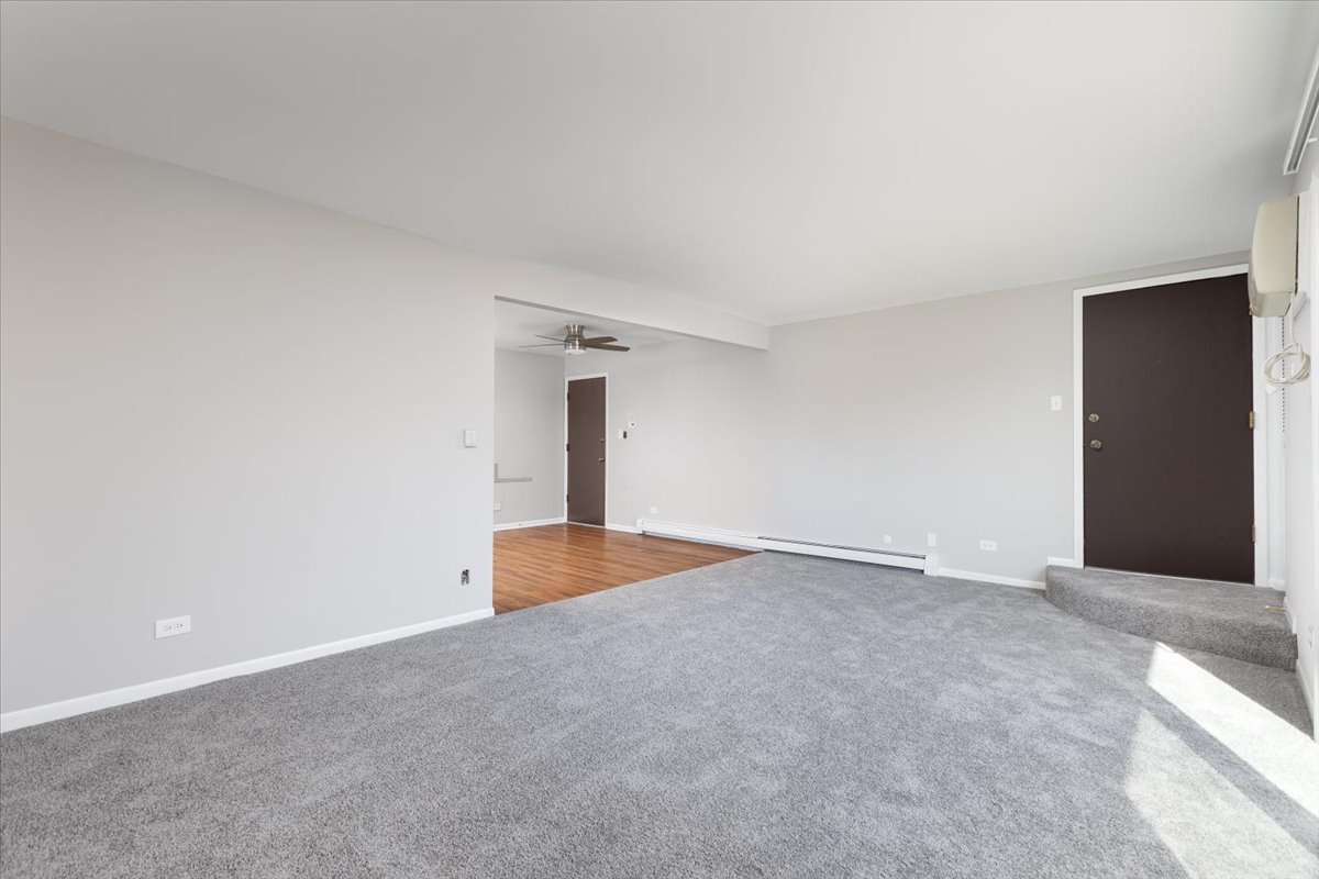 708 W 65th Street #5, Westmont, IL 60559