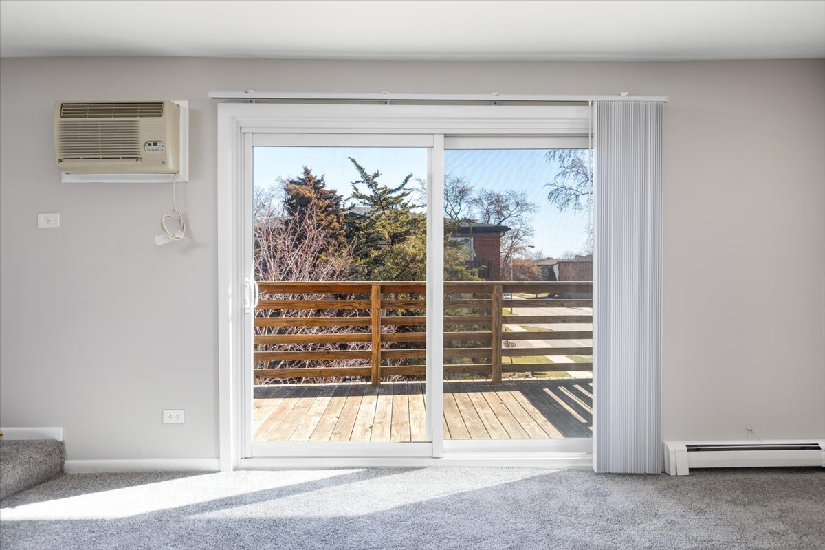 708 W 65th Street #5, Westmont, IL 60559